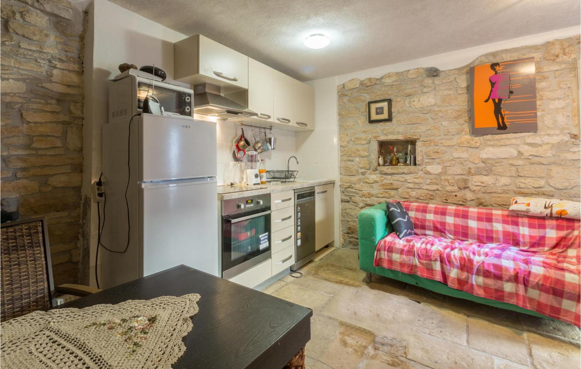 2 Bedroom Stunning Home In บาเล ภายนอก รูปภาพ